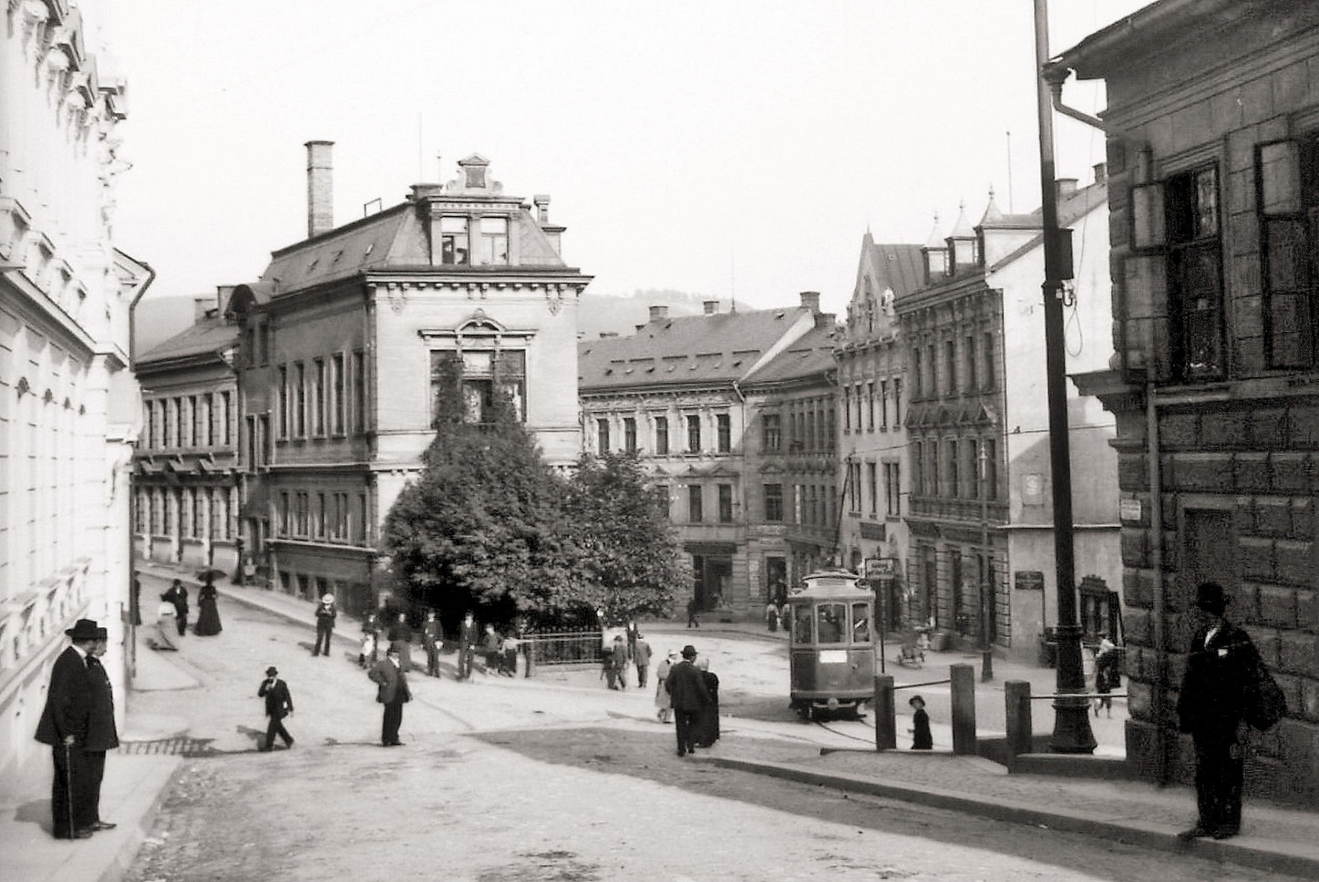 Křižovatka Smetanova-Podhorská kolem roku 1905
