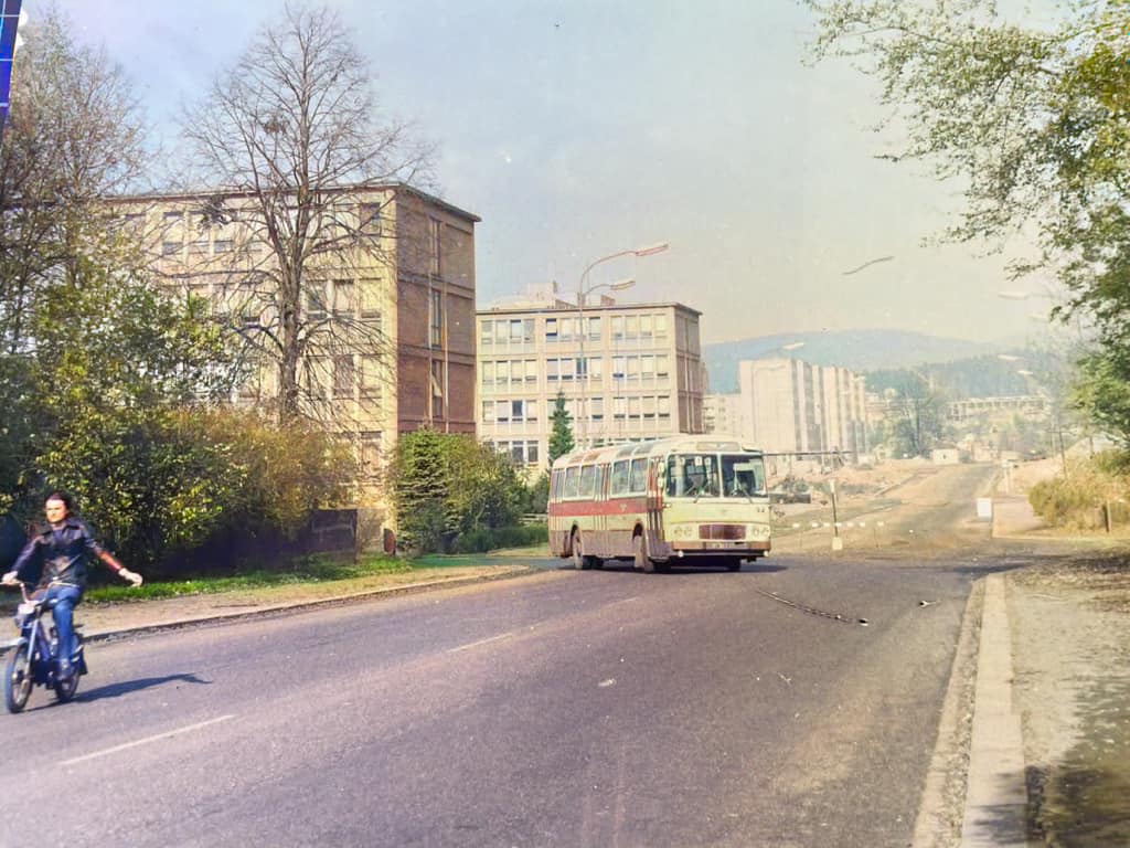 Manévry před palácem Foto Prax & Šenfeld