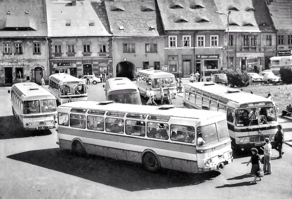Když je dnes venku vážně horko, tak jedna historická letní z náměstí... (archiv J.Freier)