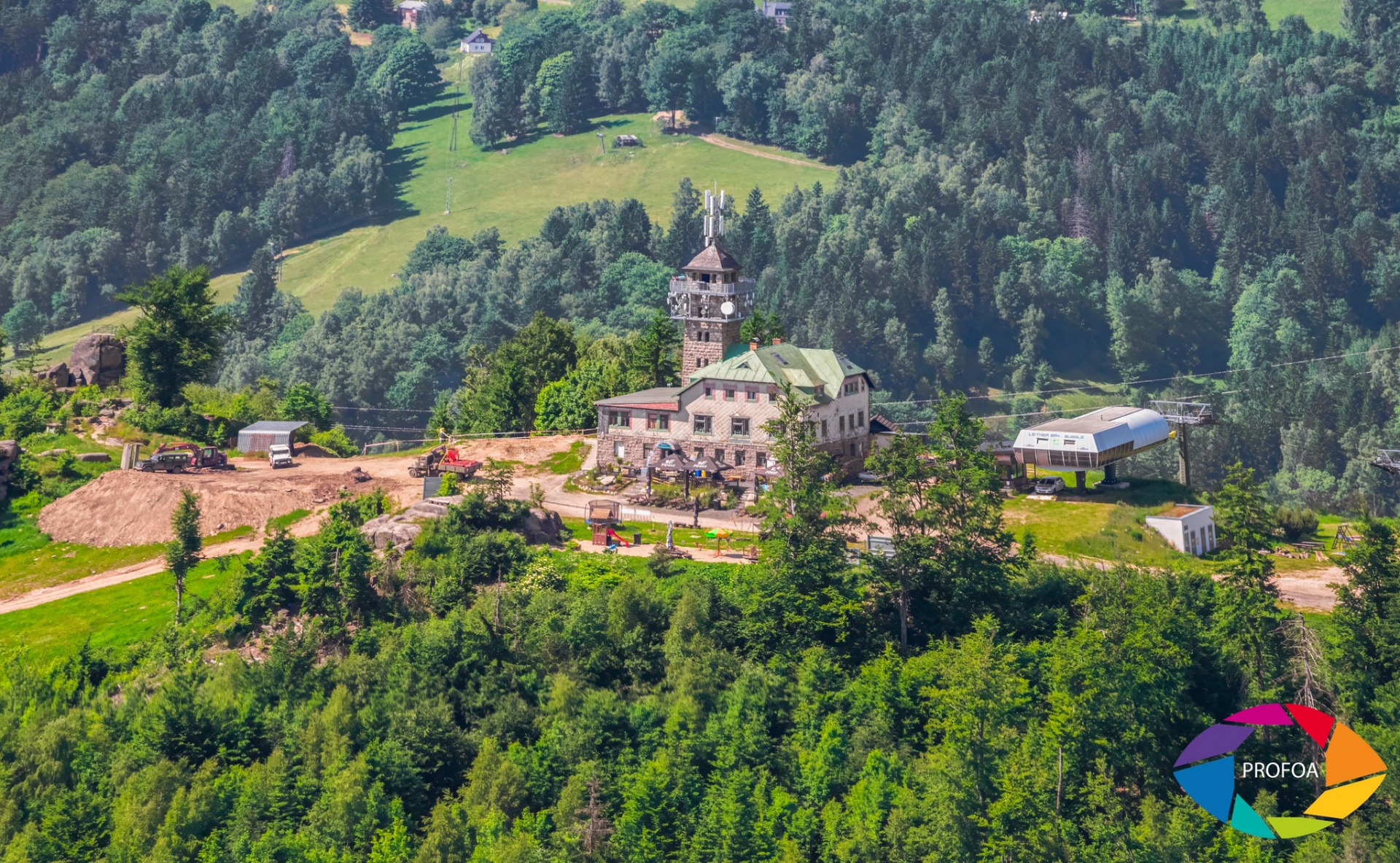 Rozhledna Tanvaldský Špičák od Štěpánky (foto André P. Schwarzkopf Profoa)