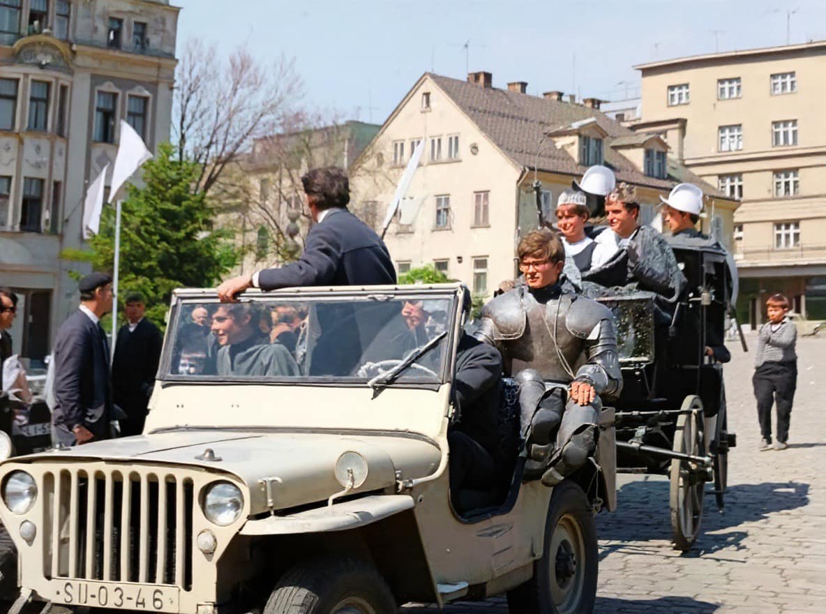 1966 byl rok posledního Majálesu V pozadí dům Na Baště a Kolbeho dům Archiv Jiří Mlejnek (autor příspěvku Jablečné město)