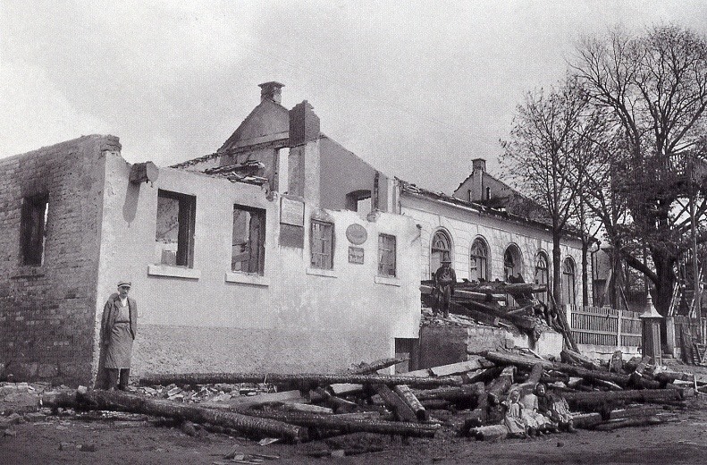 Sokolovna v Maršovicích po požáru. (archiv Mirek Havrda)