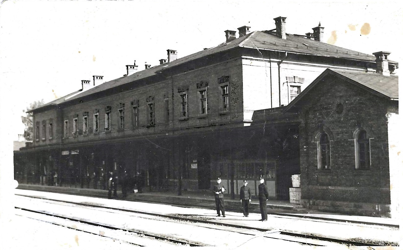 Budova nádraží (archiv Breburdovi)