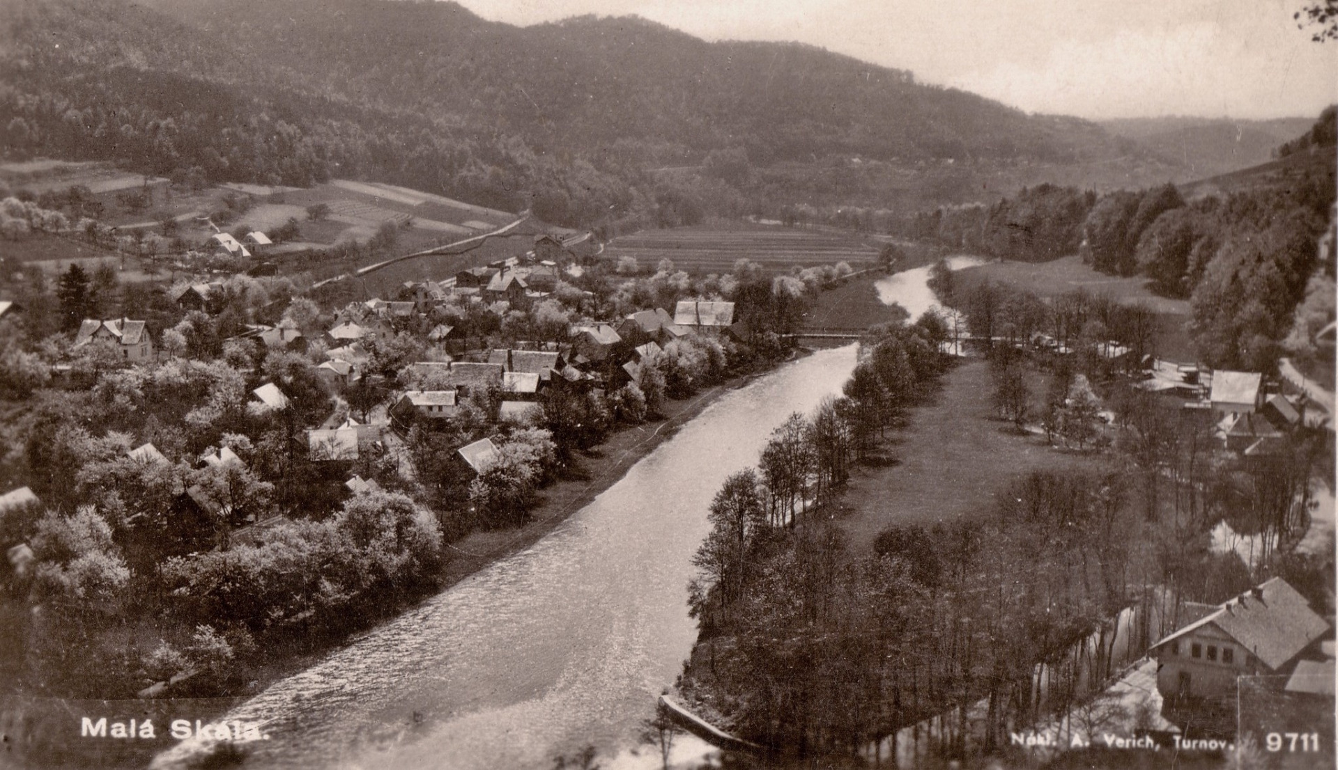 Malá Skála. Z vyhlídky Zahrádka. Asi 1935. (archiv J.Peterka)