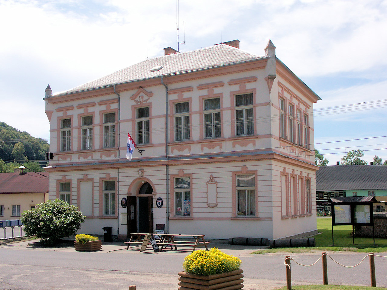 Velenice Budova obecního úřadu, postavená jako škola v roce 1902. Foto: Jiří Kühn.