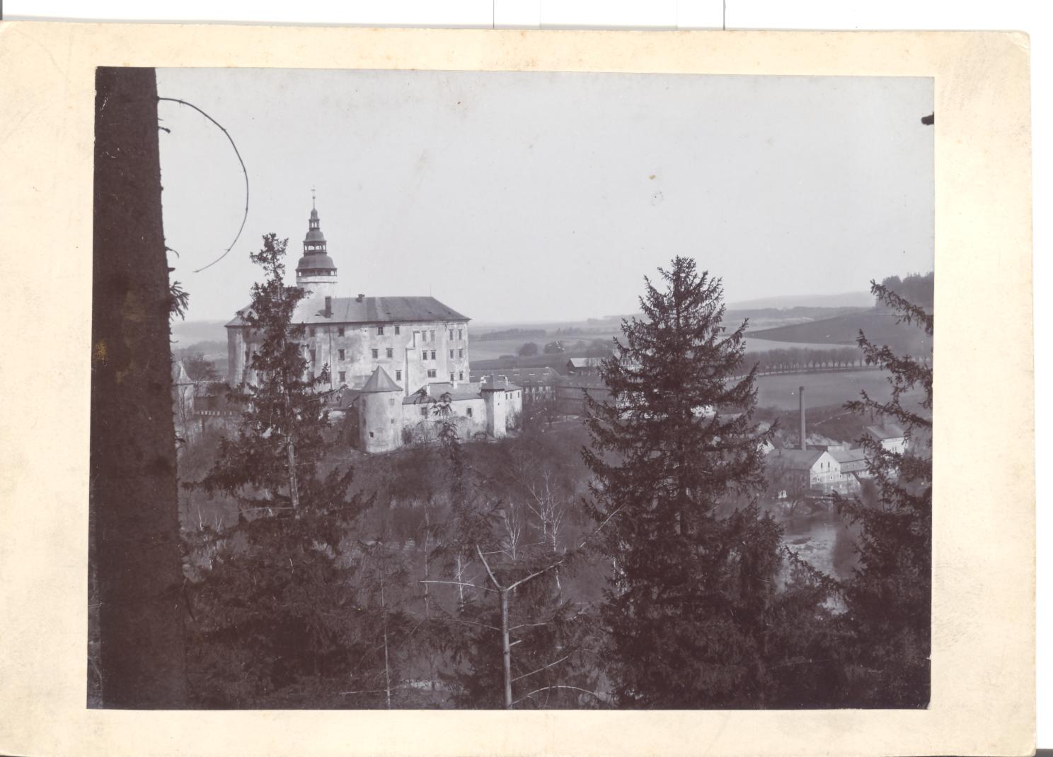 Foto z vyhlídky na "Křížáku"? Rok 1938. (archiv Enjoy Frýdlant)