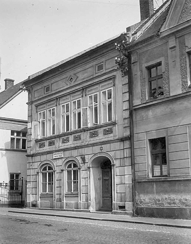 Zdislavy z Lemberka č. 364. Dnes Květiny, ale v roce 1947 sídlo Vrchního inspektorátu finanční stráže. V celých Čechách bylo takových úřadů pouze šest.  (archiv J.Beneš)