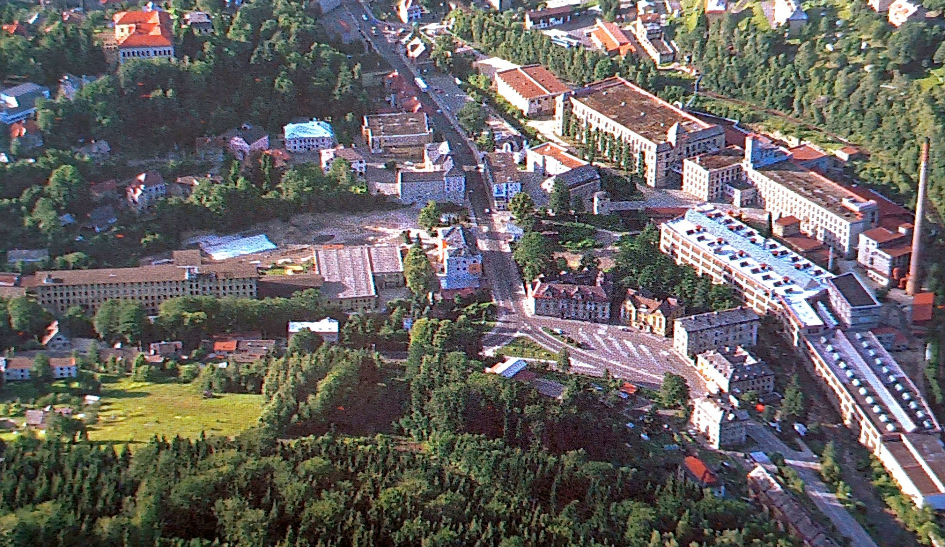 Tanvald z ptačí perspektivy. Kolem r. 1980. (archiv Iveta Mowaldová)