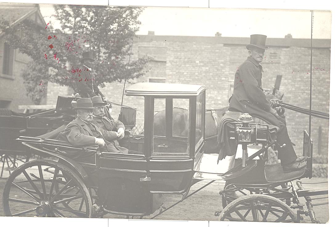 místo neznámé - v pozadí možná rozestavěné nádraží, hřbitov či hradby (archiv Enjoy Frýdlant)