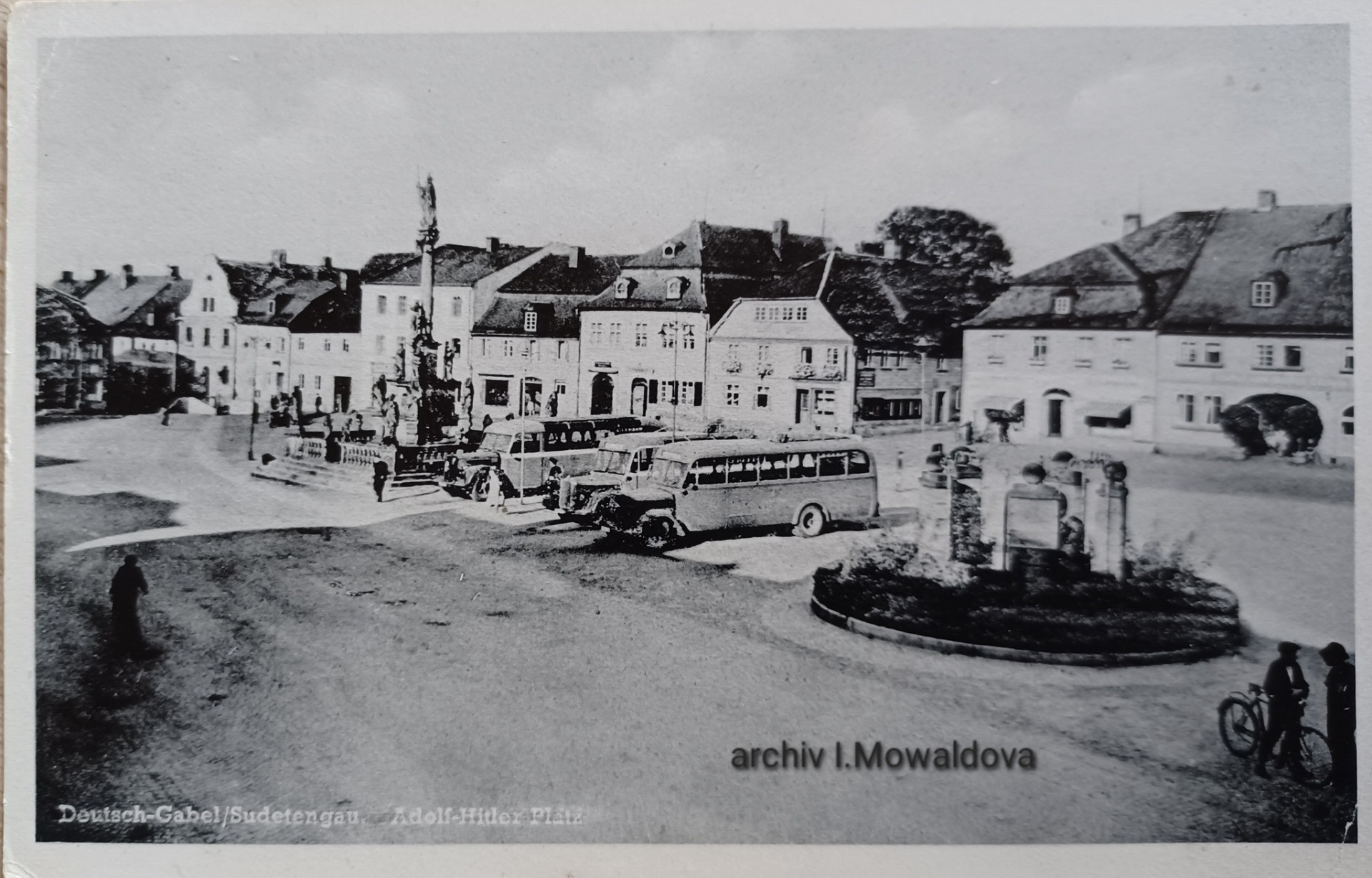 Jablonné v Podještědí, Náměstí Míru kolem roku 1945. (archiv Iva Mowaldová)