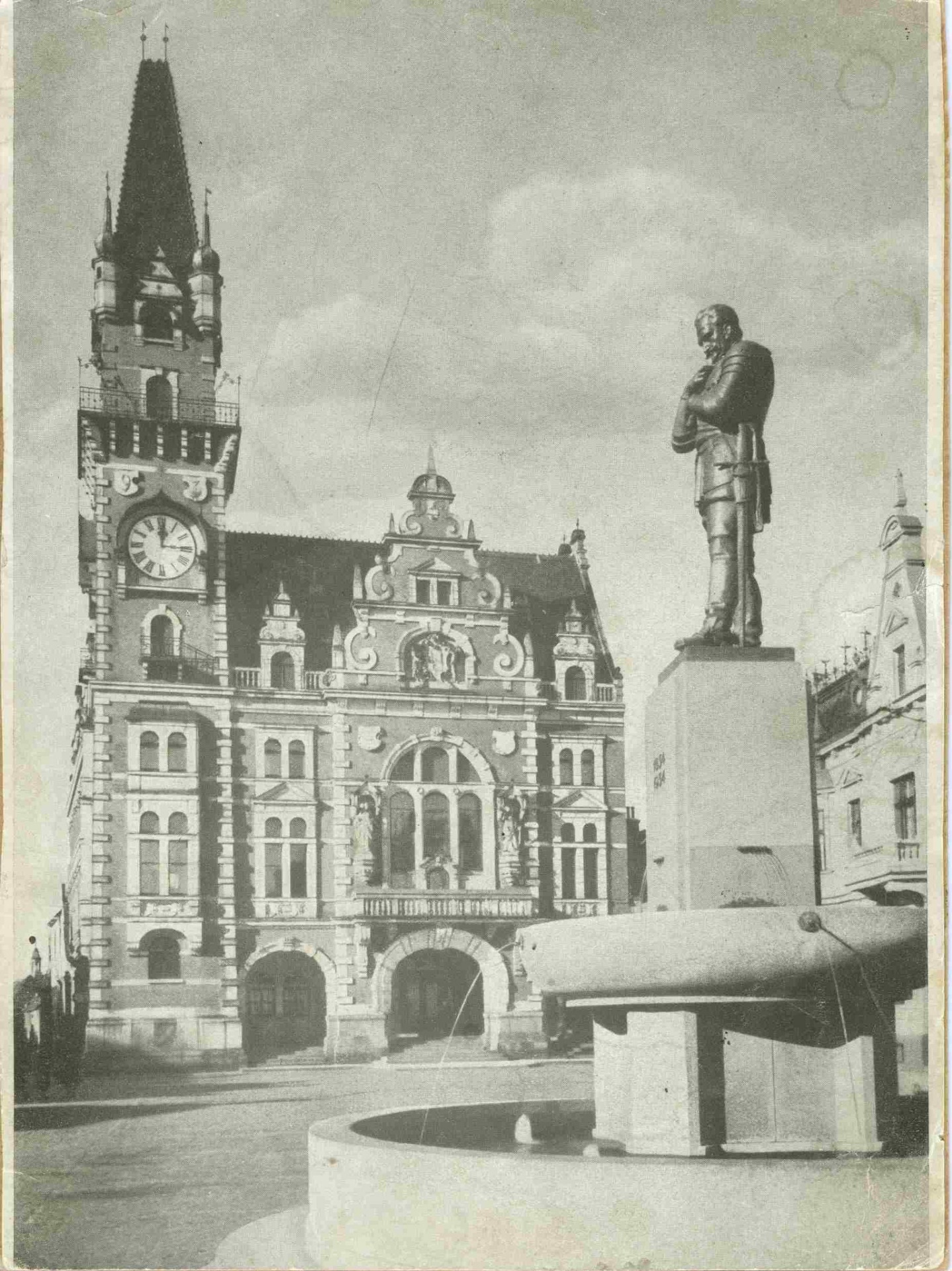 Socha Albrechta z Valdštejna ještě na původní kašně. (archiv Enjoy Frýdlant)