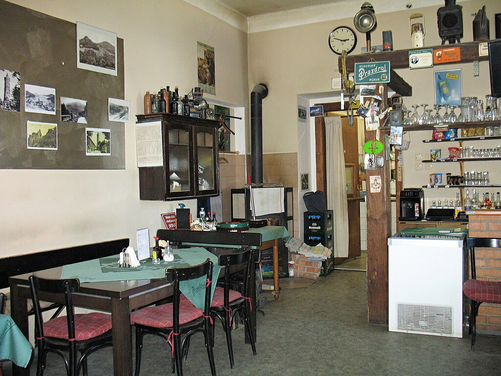 Interiér nádražní restaurace