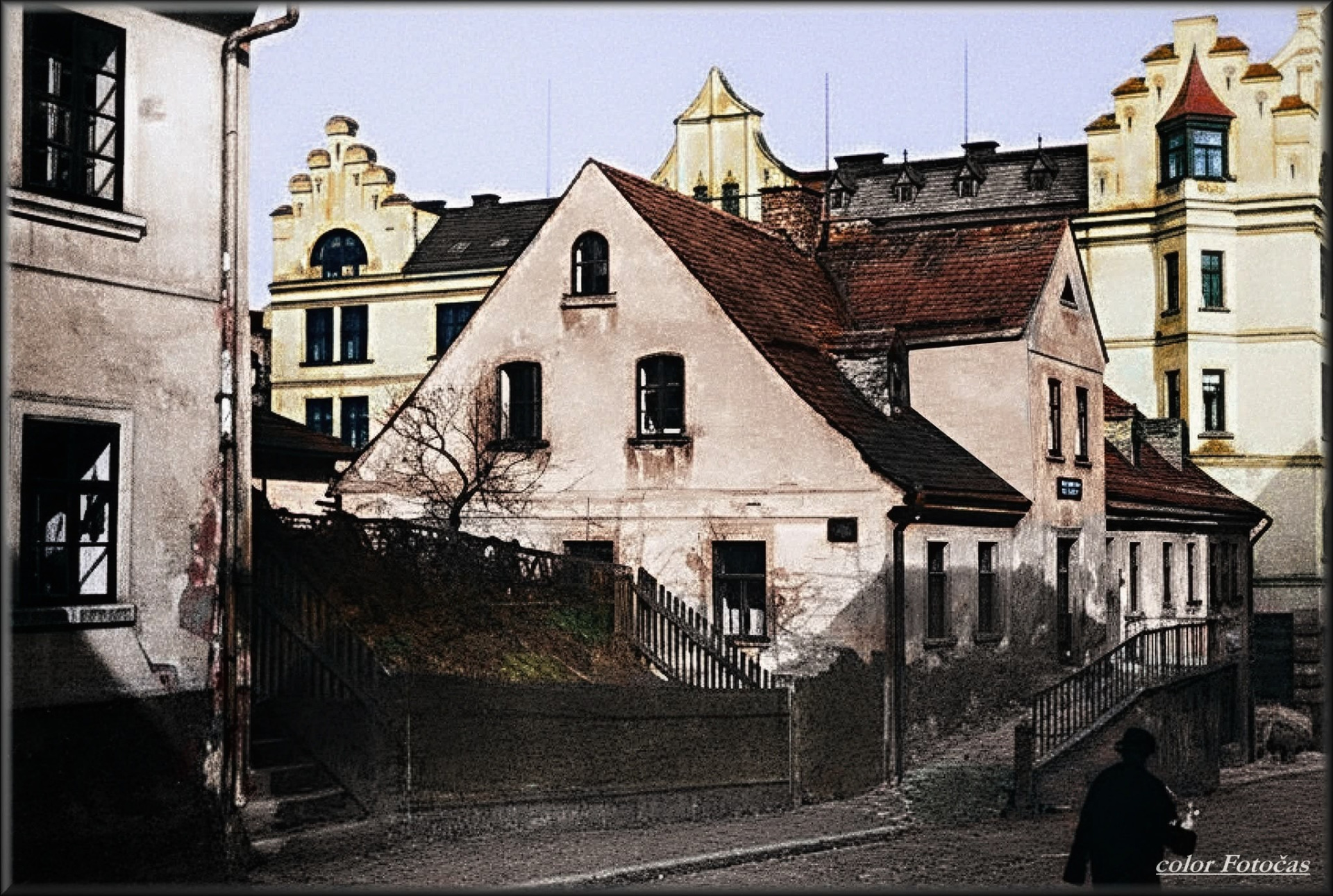Mozartgasse / Smetanova ul. / - původní starý dům na rohu tehd. Humboldtgasse / Jungmannova ul. / - zbourán r. 1931. color Fotočas Mirek