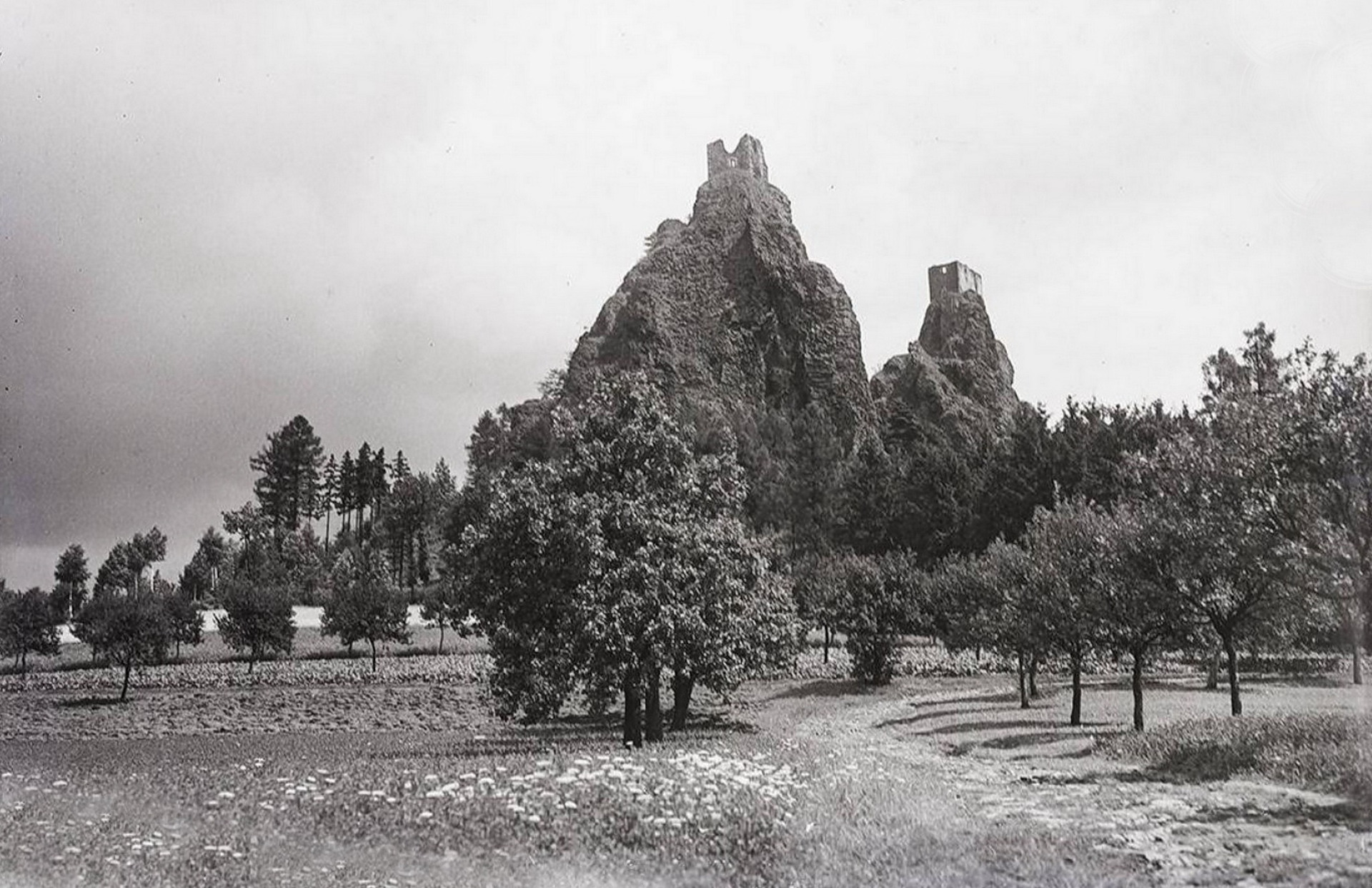 Trosky - cca 1945 (archiv J.Peterka)