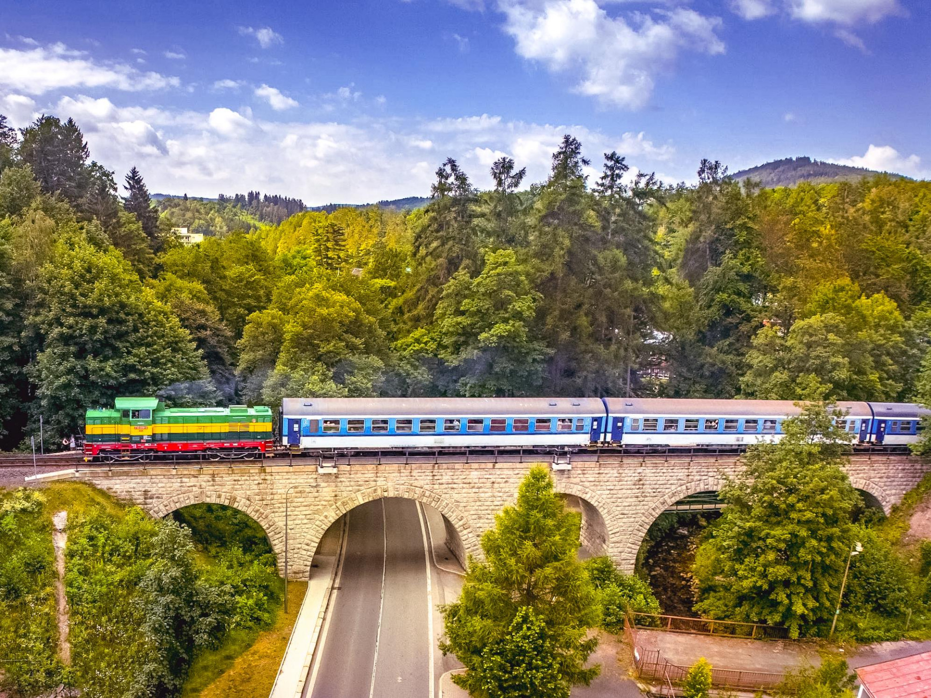 Desná. "Šplhající ponorka" do Kořenova. (foto 29.6.2024 Matyáš Gál)