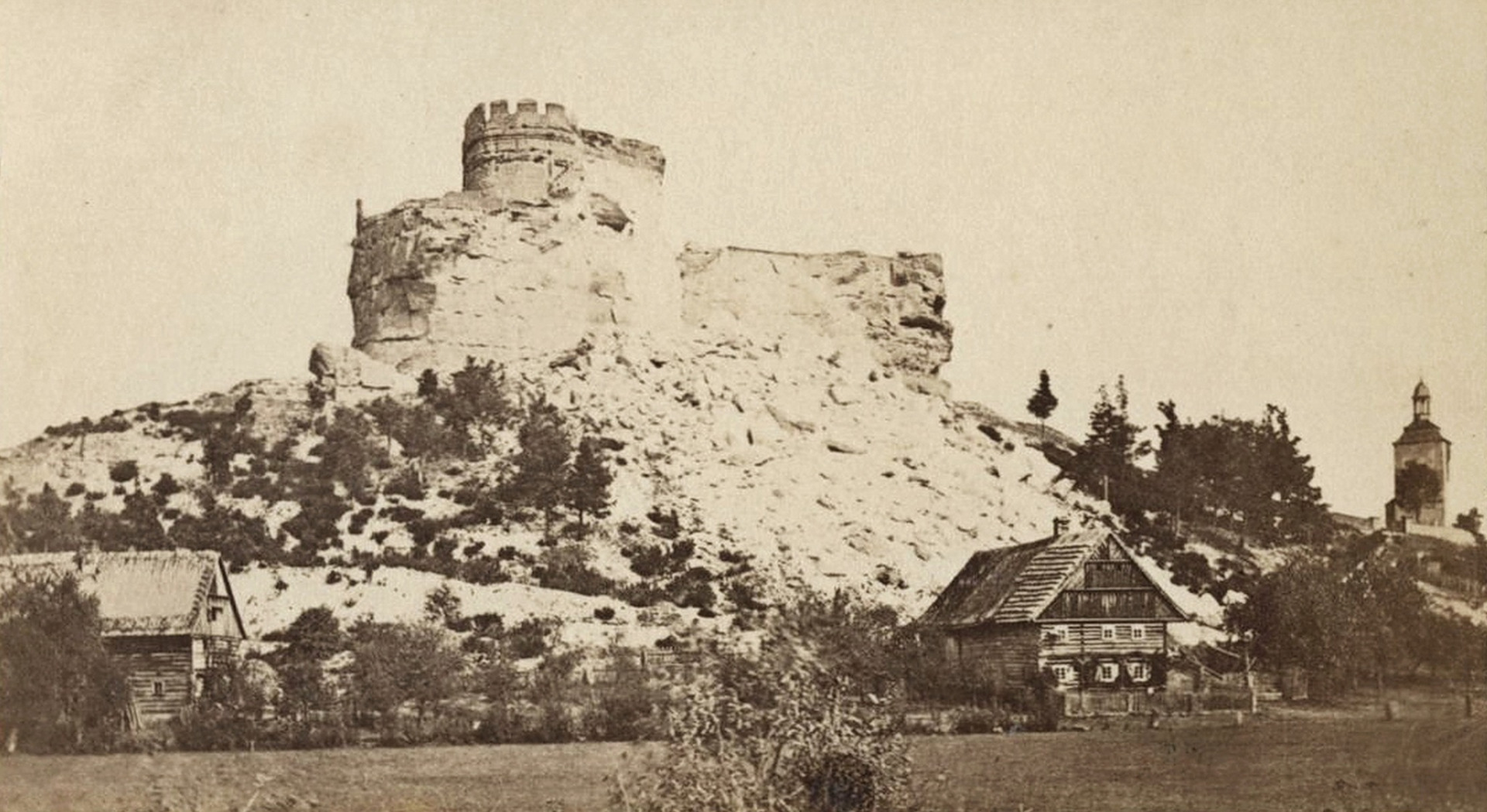 Zřícenina hradu Jestřebí (Habstein), okr. Česká Lípa  (archiv Jiří Peterka)