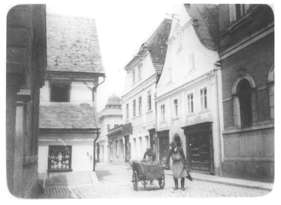 Dnešní ulice Míru, u "paty" radnice (archiv Enjoy Frýdlant)