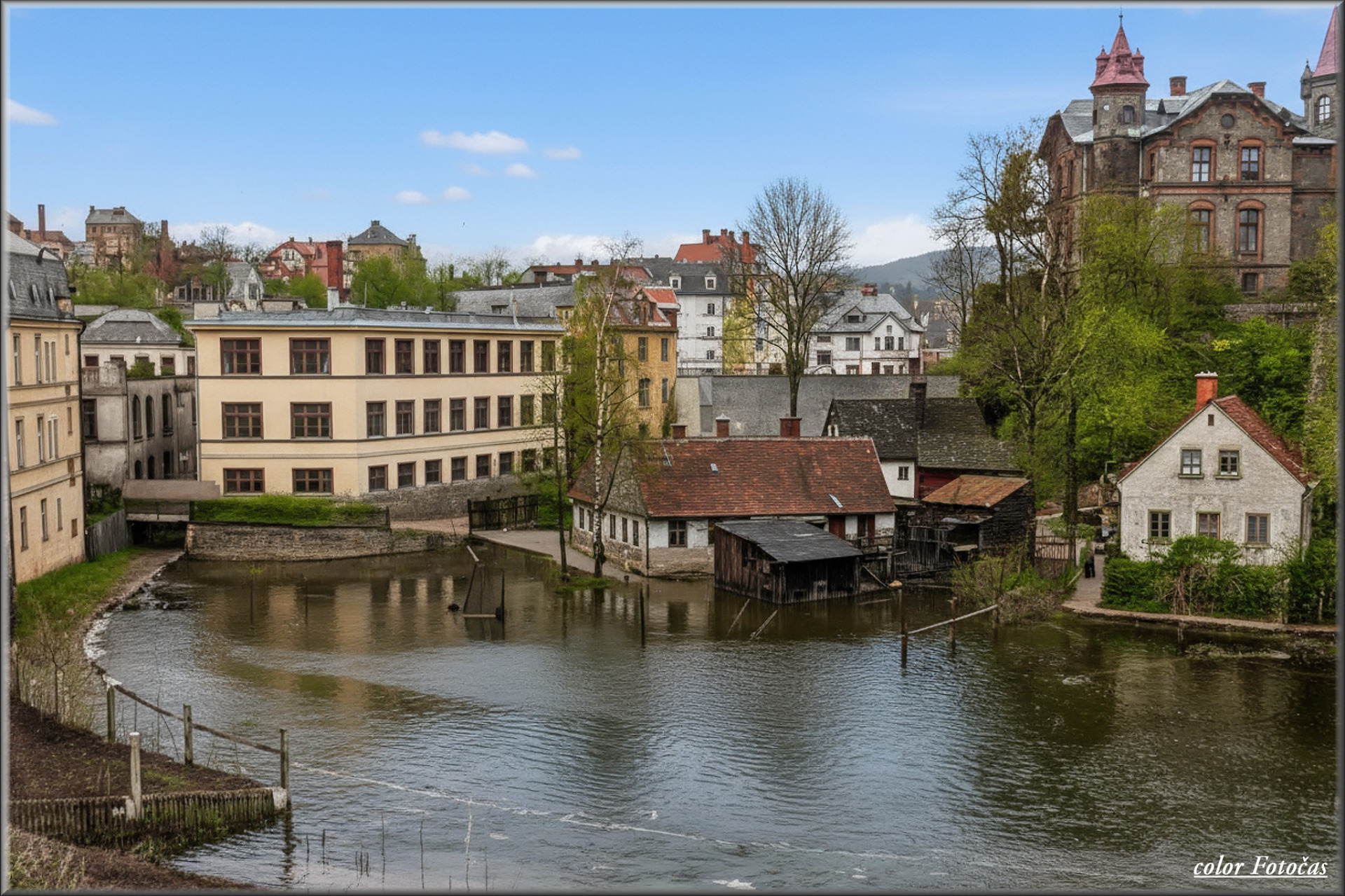 Prostor okolo Steiberga – stav po jarním tání, nebo dlouho trvajících deštích/rozvodněný mšenský potok z přehrady/ vlevo továrna Jantsch na tehd. Mozartgasse/Smetanova/" 🧐  color Fotočas Mirek
