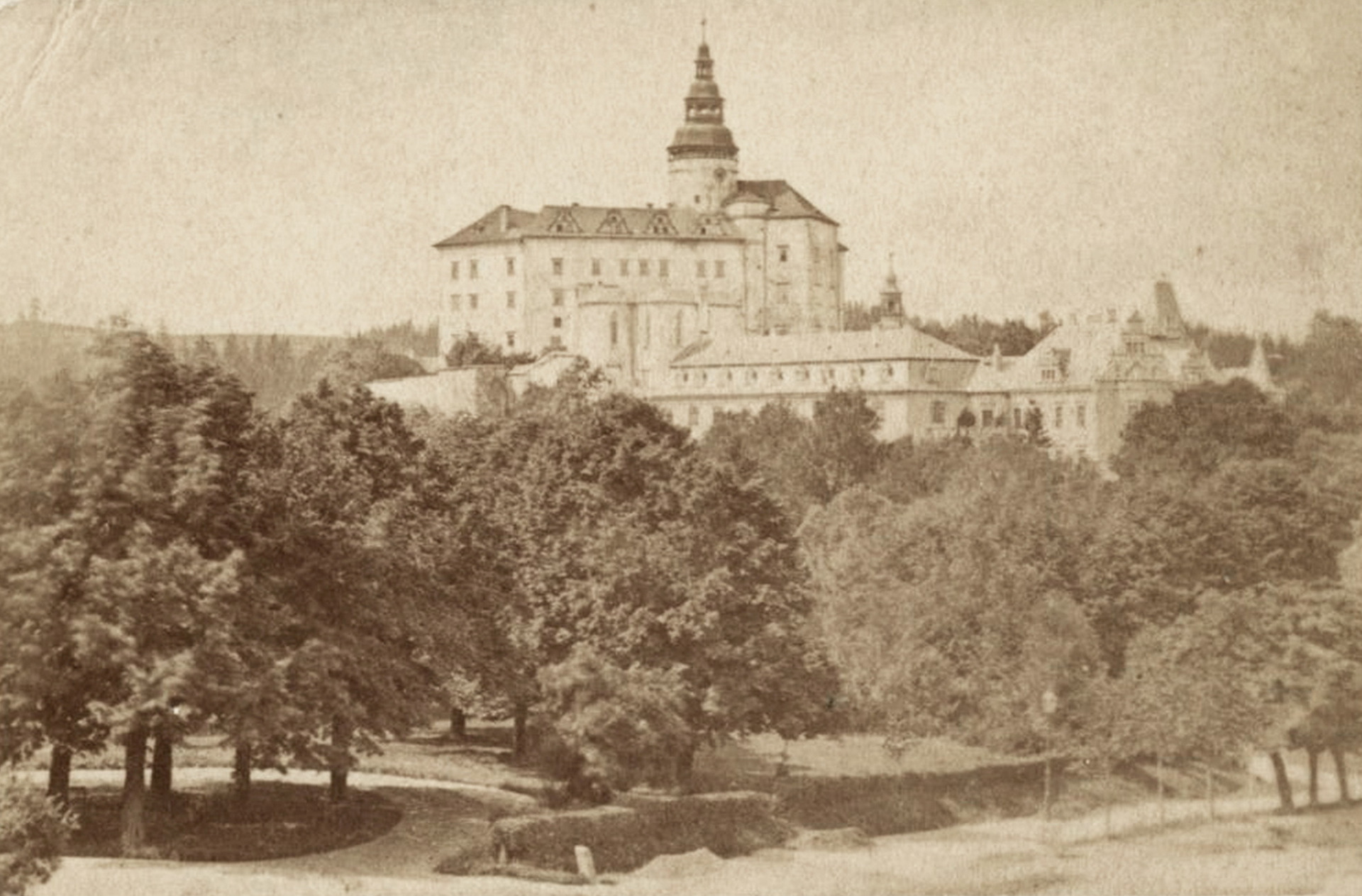 Hrad a zámek Frýdlant- konec 19.st. Foto: W. F. Jantsch (archiv J.Peterka)