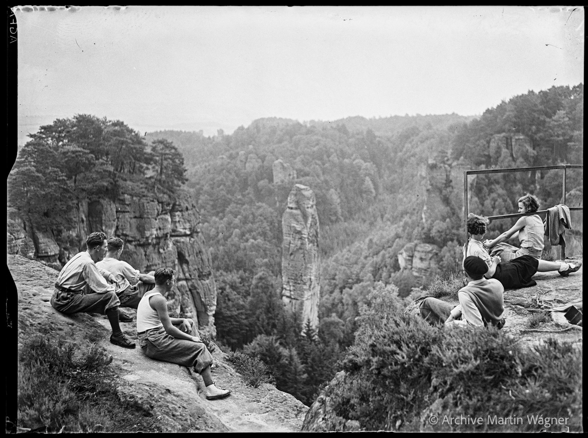 Skalní věž Kapelník. Foceno z vyhlídky U Lvíčka.