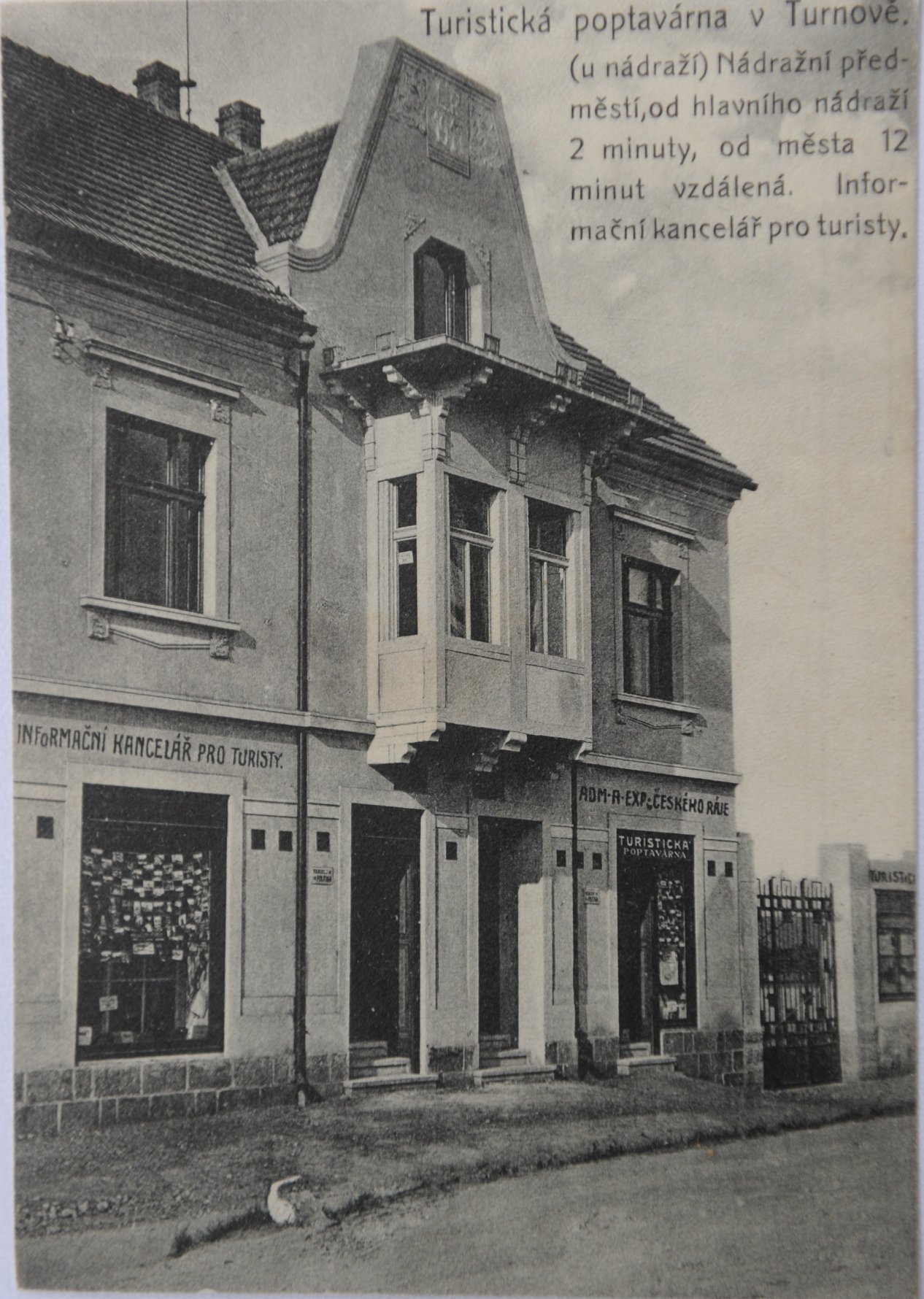 připomeneme si předchůdce našeho Regionálního turistického informačního centra v Turnově – Turistickou poptavárnu – informační kancelář pro turisty. ℹ️  Datace: rok 1913 Zdroj: Muzeum Českého ráje v Turnově