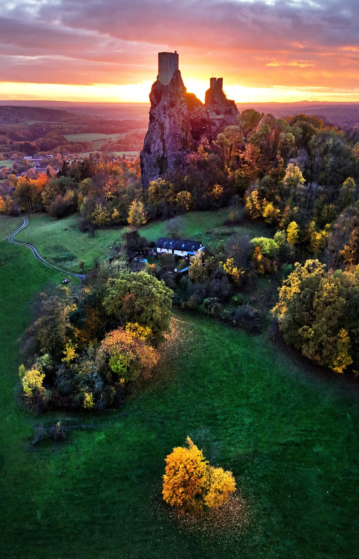 Když přestene na chvilku pršet - Trosky - Český ráj (foto Jan včelka)