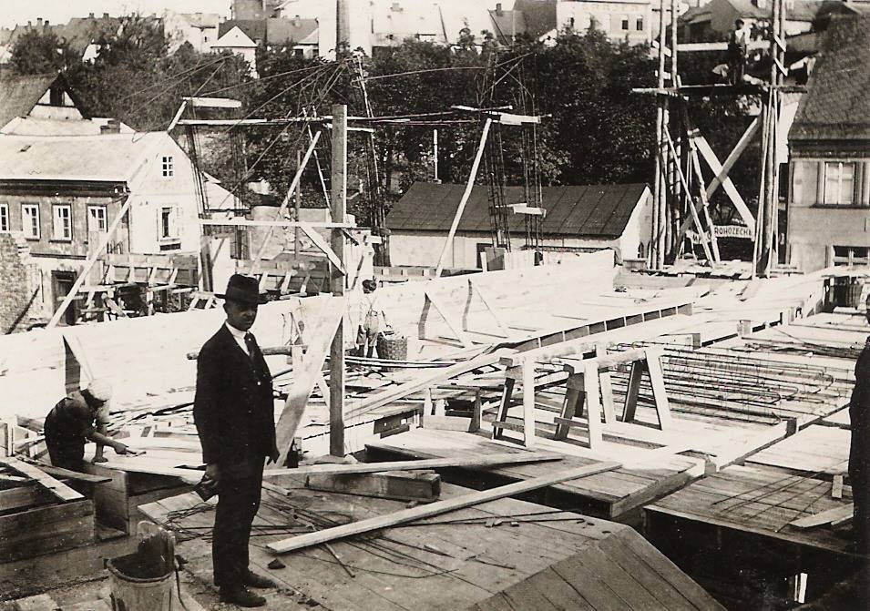 stavba kina (archiv Luděk Smejkal)