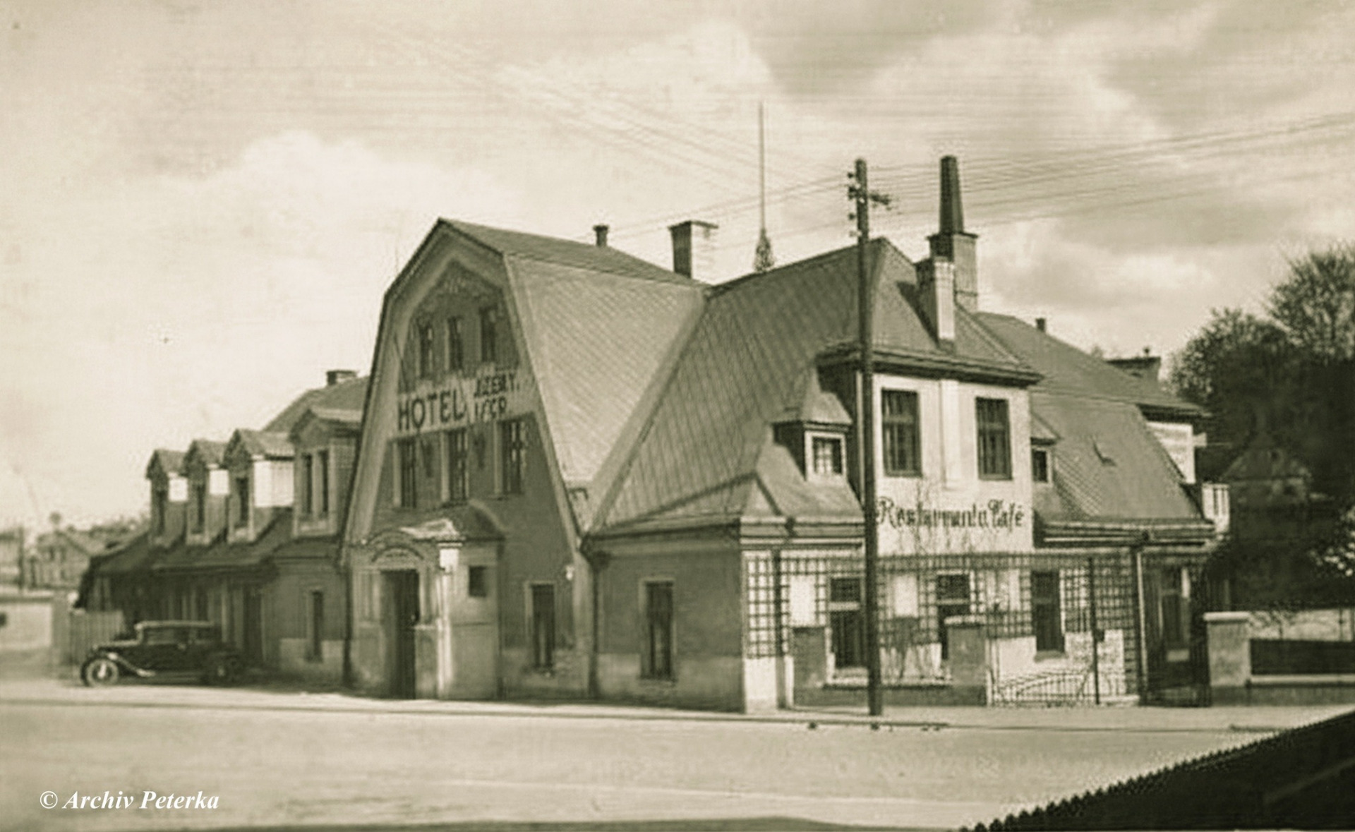 Smržovka -Hotel u Jizery 1936 Později známý jako Slávie.. (archiv J.Peterka)