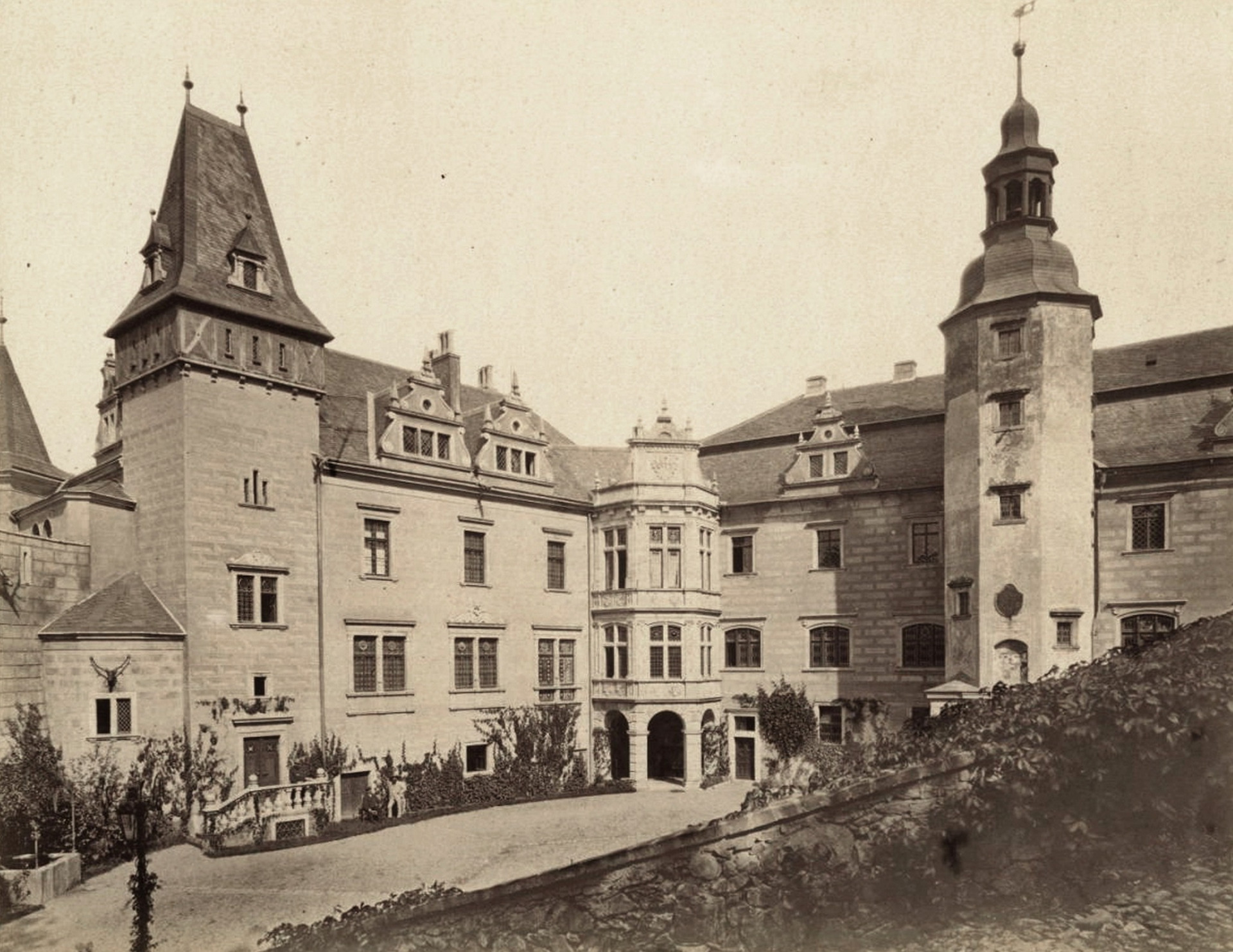 Hrad a zámek Frýdlant- konec 19.st. Foto: W. F. Jantsch (archiv J.Peterka)