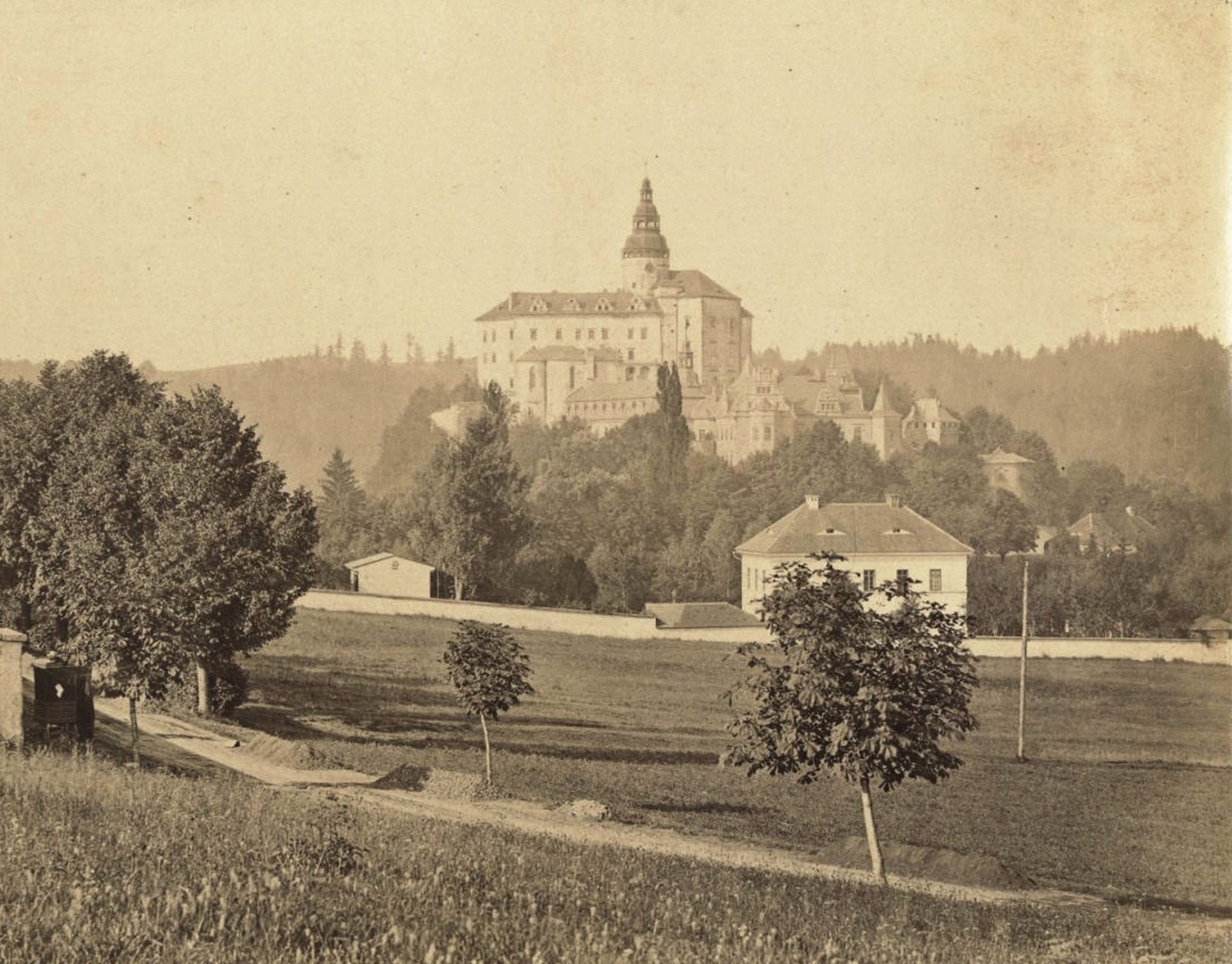 Hrad a zámek Frýdlant - cca 1870 Foto: Wenzel Ferdinand Jantsch  (archiv J.Peterka)