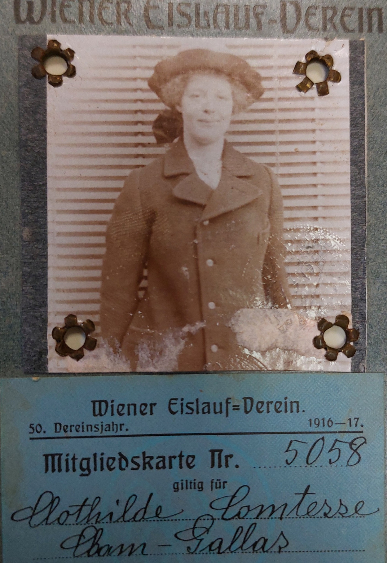 Clotilde byla sportovně založená. Ráda lyžovala a bruslila. Zde na členské průkazce Vídeňského bruslařského spolku. Zdroj: Státní oblastní archiv v Litoměřicích - Pobočka Děčín