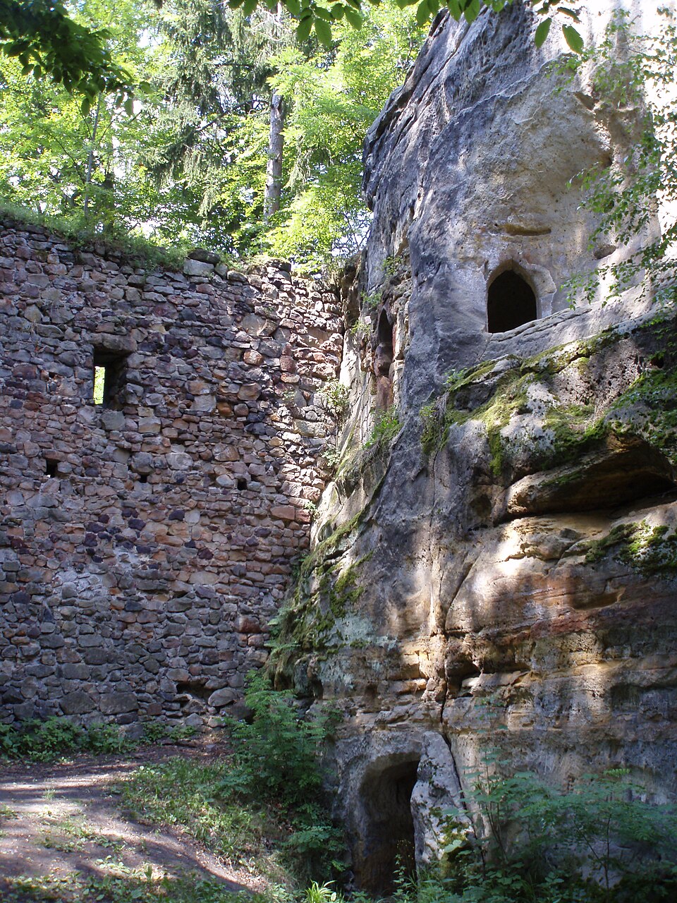 Hrad Svojkov zevnitř