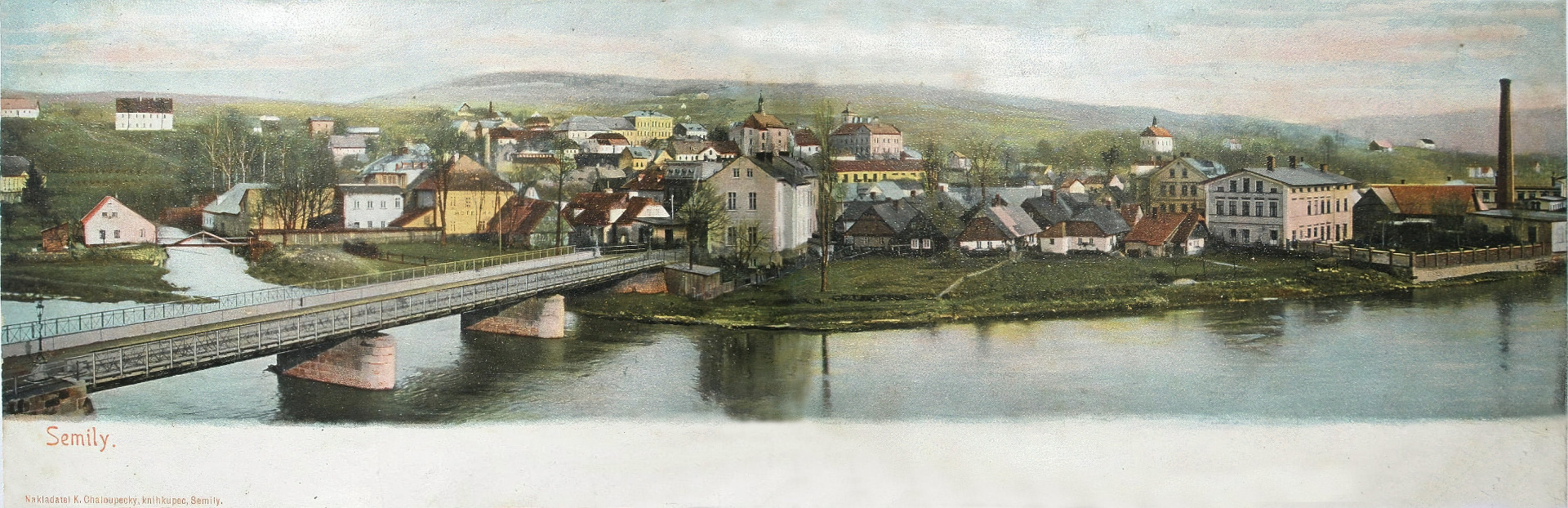 Vpravo od městského mostu stávalo seskupení starých roubenek , říkalo se tady " Betlém " ... některé byly nájemní a některé měly vlastního majitele ... nepozorností někoho vypukl tady v květnu 1909 obrovský požár , který zničil většinu domů , snad jen dva se po něm zachovaly ... oheň také zasáhl částečně vedlejší továrnu na rakve ... z dobových zápisů jsem se dočetl , že zasahujícím hasičům obyvatelstvo dokonce prořezávalo hadice a jim i městským strážníkům bylo vyhrožováno fyzickým napadením , bylo jim bráněno hasit ... dnes částečně na tomto místě stojí Penny Market , původně to byla velkoprodejna Diskont Plus ..