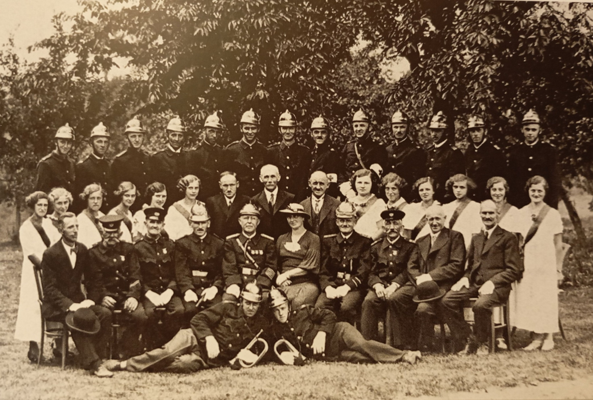 Náhlov 4. července 1937 oslavy 35. výročí založení místního hasičského spolku. V červenci 1920 zachvátil obec ničivý požár, popolem lehlo téměř 20 objektů (autor příspěvku Zdeněk Kresáč)