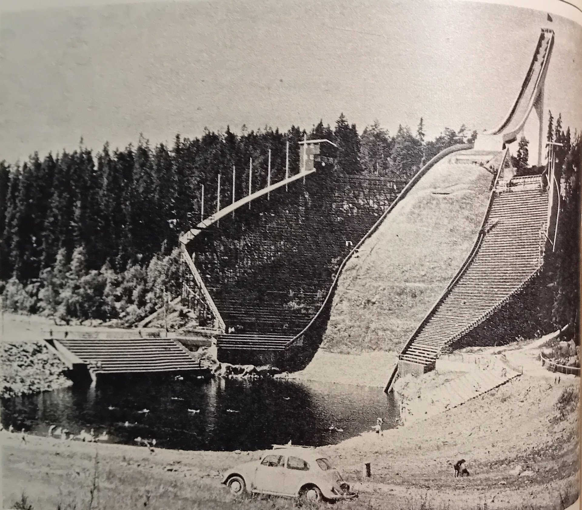 Skokanský můstek v norském Holmenkollenu , na kterém Vláďa v roce 1984 vyhrál ... a už ho na něm nikdy nikdo nepřekoná , na jeho místě dnes už stojí úplně jiný ...