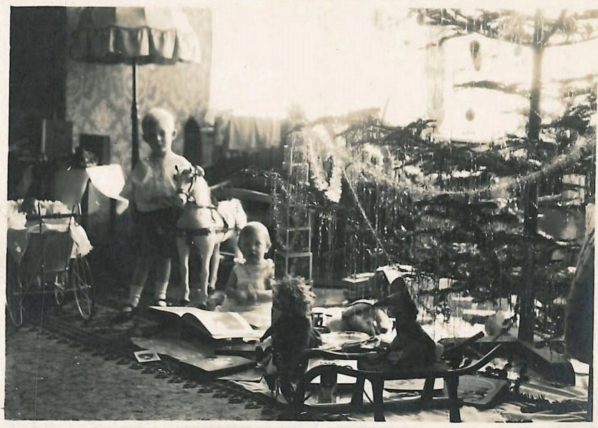 Desná-Riedelova vila Vánoce u sklářské rodiny Riedelů-1923 (archiv J.Peterka)