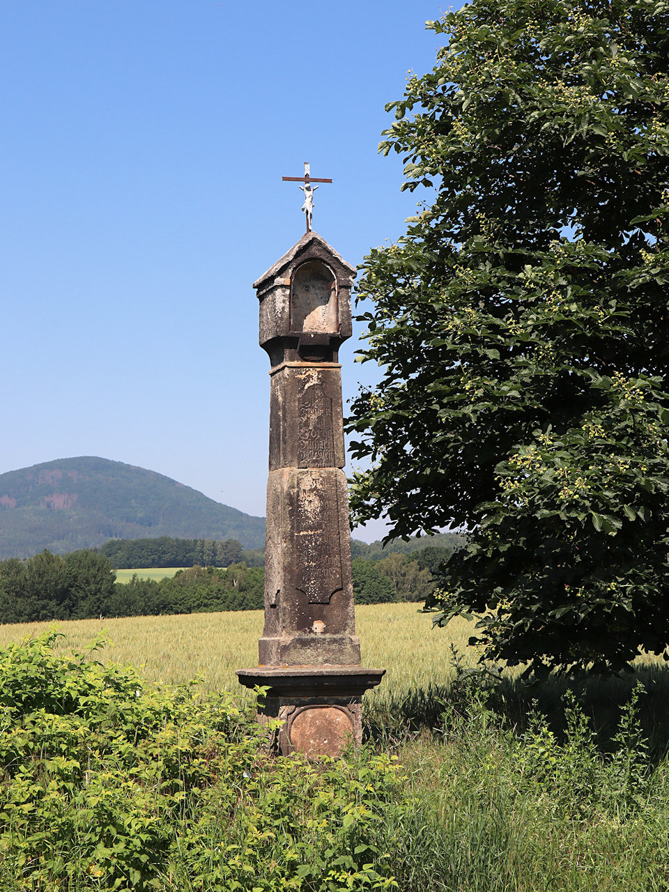 Kněžičky Boží muka u silnice z Jablonného do Petrovic. Foto: Jiří Kühn.