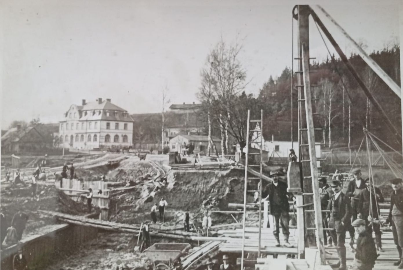 Stráž pod Ralskem roku 1911, stavba hráze na vodní nádrži Horka (archiv Zdeněk Kresáč)