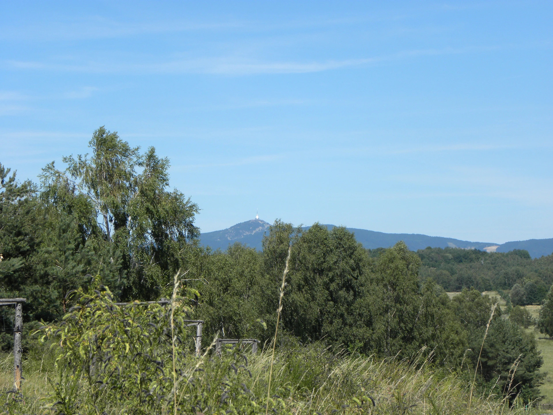 Výhledy ze Židlova, v pozadí Ještěd