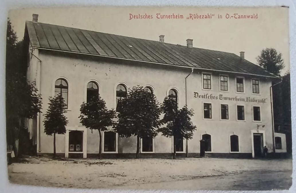 Budova německého tělovýchovného spolku "Rübezahl" v Horním Tanvaldu (Ober Tannwald) (archiv Václav Honzejk)