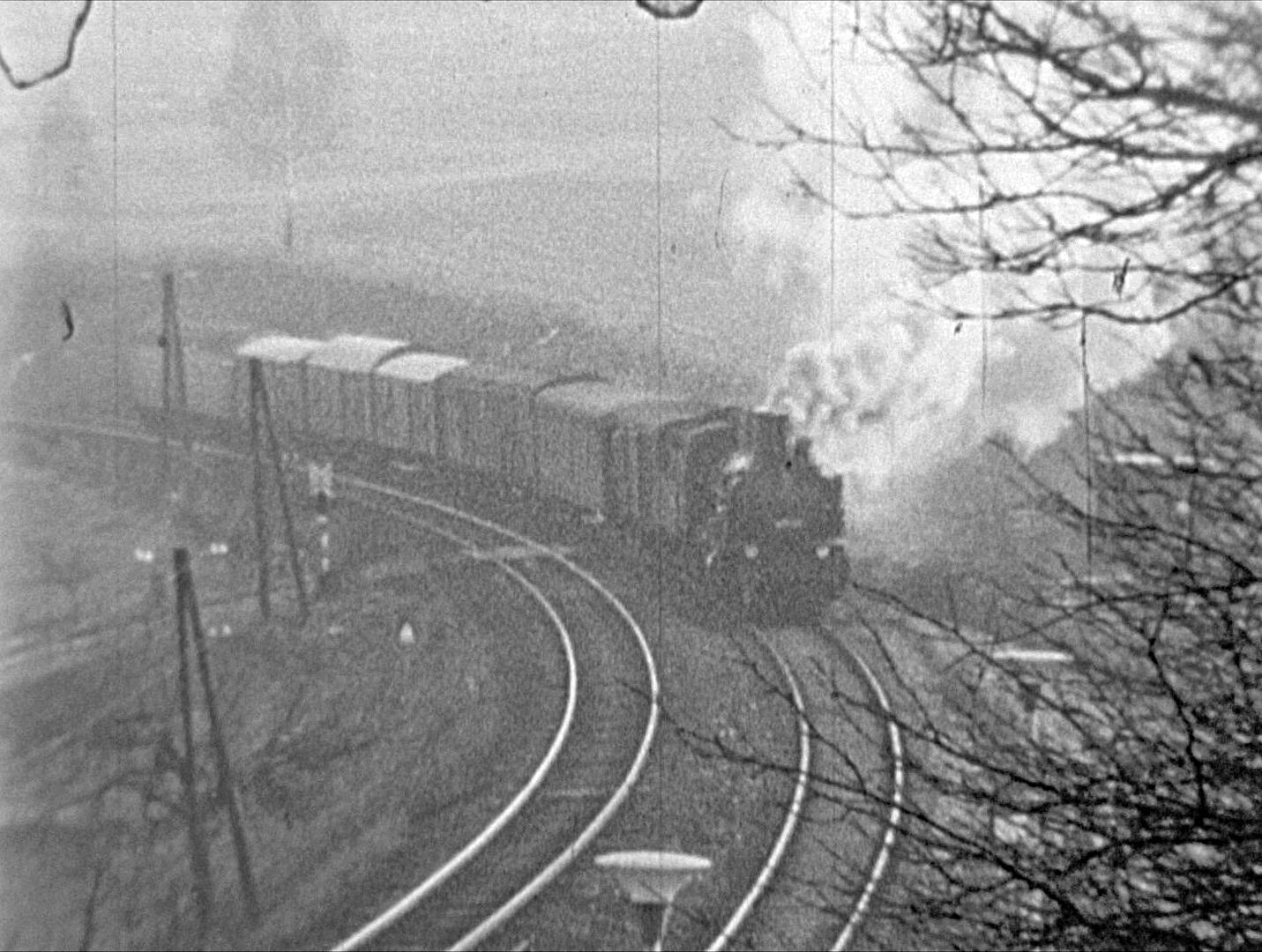 Parní manipulační vlak ze Staré Paky do Lomnice nad Popelkou před zastávkou Ústí u Staré Paky Autor: archiv Ondřeje Řepky