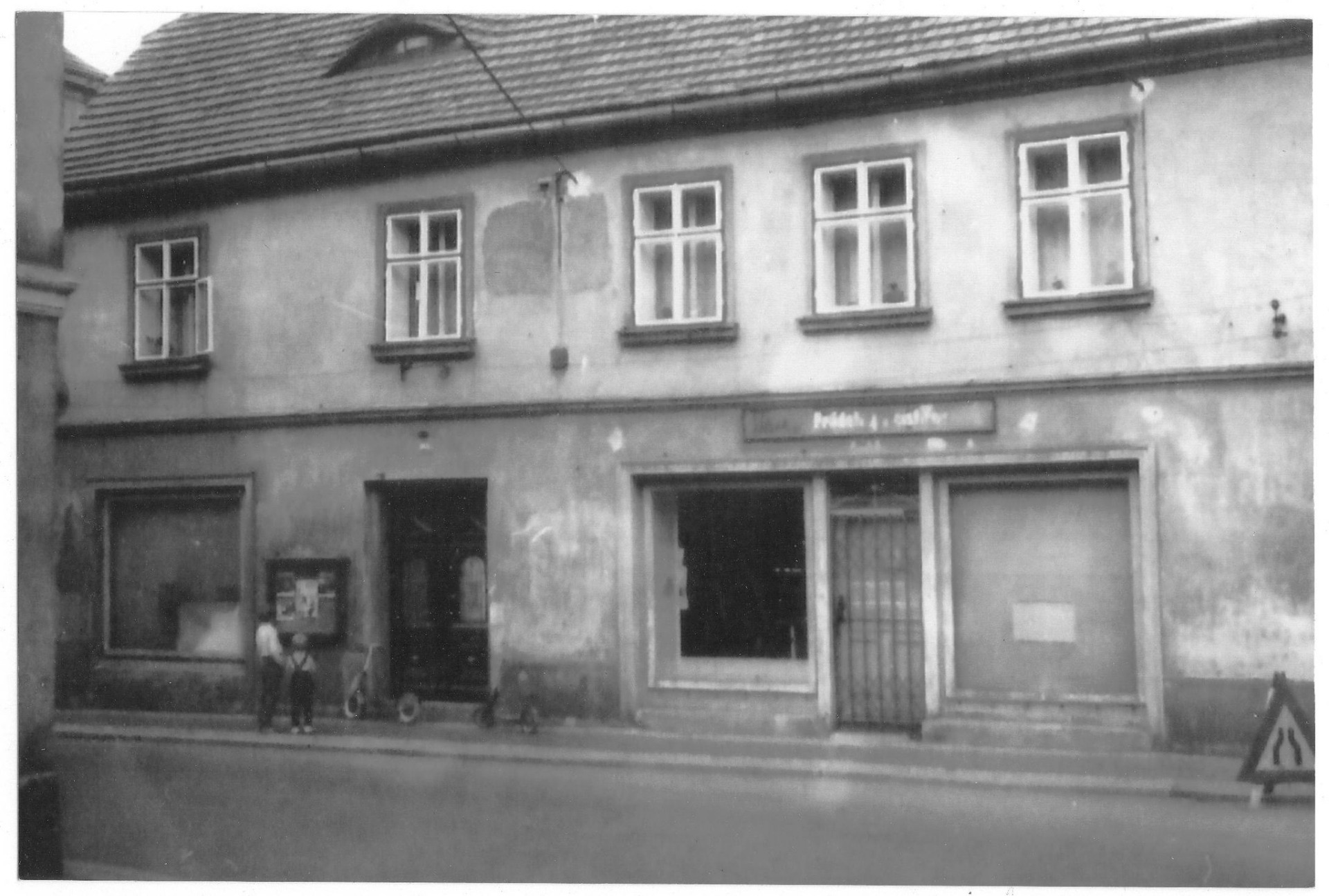 Prádelna a čistírna v domě č.p. 34 v ulici Československé armády (dnes sbor Bratrské jednoty baptistů, nebo také "Ovečka") (archiv Jaroslav Freier)