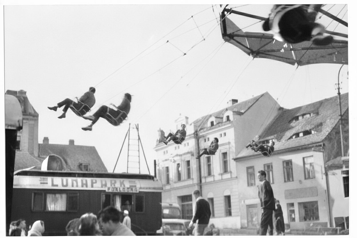 fotografie kolotoče v místech těsně před dnešním Městským úřadem