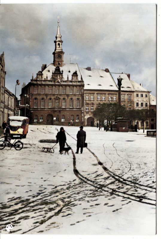 Pohlednic se sněhem je velice málo, co máme, o to se podělíme. Místo každý pozná a my jen dodáme, že jde o padesátá léta. (zdroj: Čskolipské obrázky)