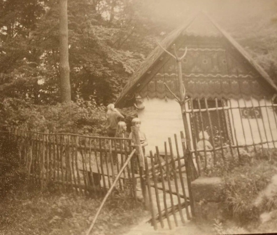 Sušárna u Píčova statku cca před čtyřiceti šesti lety (archiv Šárka Fričová)