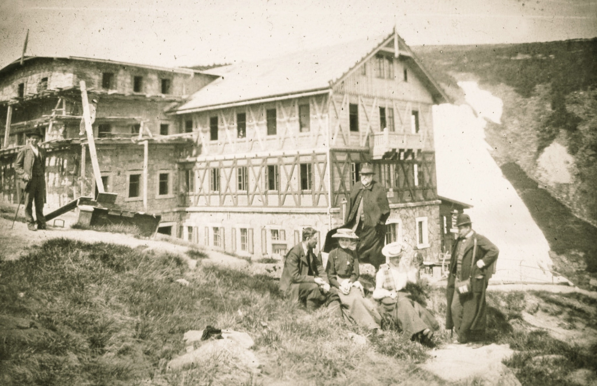 Přístavba Labské boudy v květnu 1905. (archiv J.Peterka)