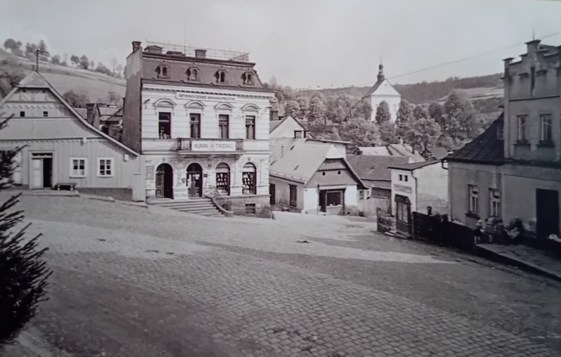 Domek již bez vývěsního štítu Františka Melicha , zřejmě období obuvnické živnosti pana Šídy ...
