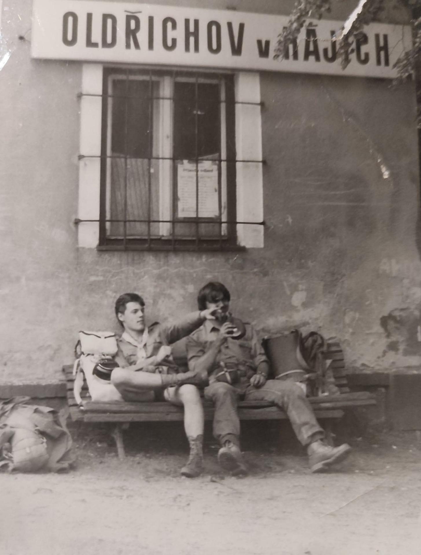 Šakal 🦊s Vlkem🐺 půlka 80tek.Oblíbená zastávka. (archiv Joe Vakosakalus)