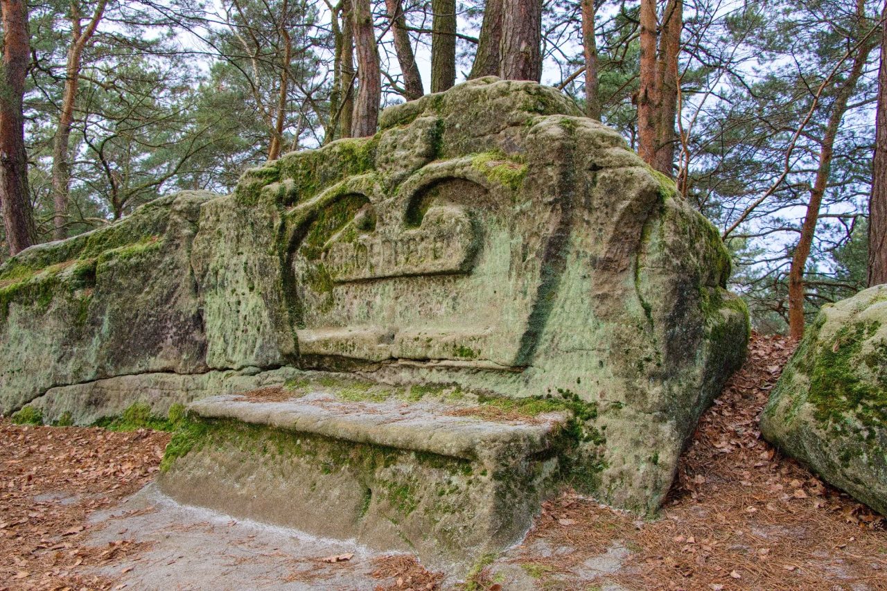 Kamenná lavice - Karolinin odpočinek (foto Jaroslav Hoření)