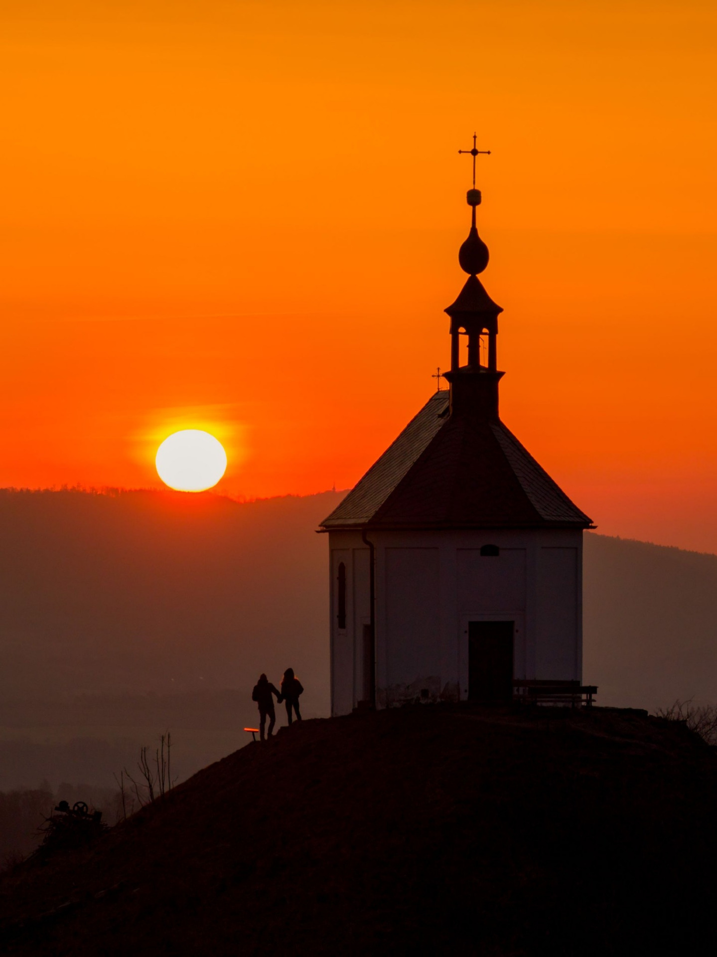 První jarní fotku dám tuto, protože symbolizuje hned několik věcí😊 Lásku ( mě a moji ženu ), vzpomínku ( její první vstávání na východ se mnou ), oblíbené místo ( Český ráj ) a sílu momentu ( netřeba vysvětlovat )‼️(foto Ondřej Holas)